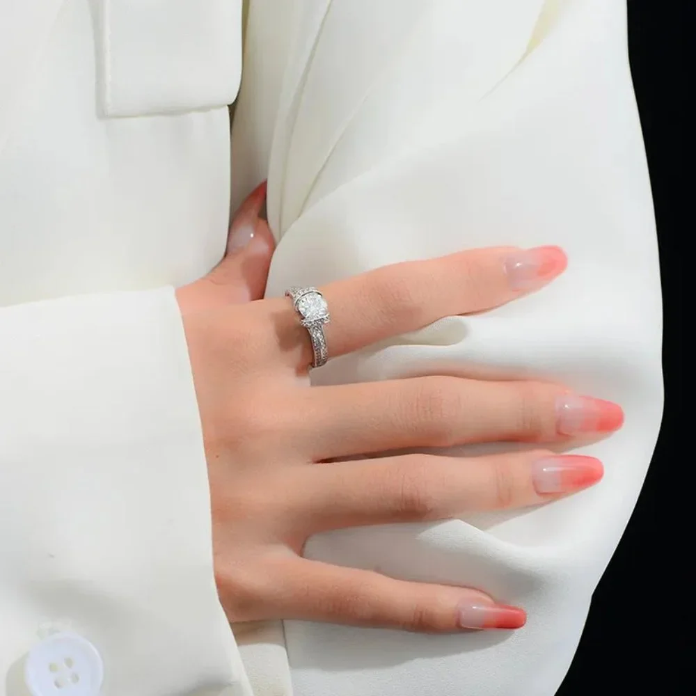 Gorgeous Designer Bullhead 1.00ctw GRA Certified Moissanite Engagement Ring, 18K - Picture 4 of 5